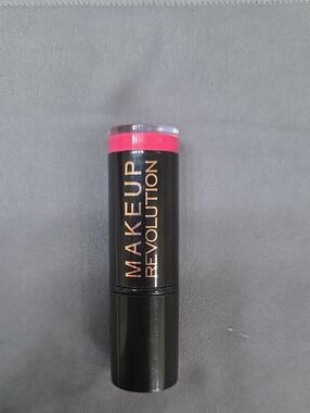 Makeup Revolution LipStick — Dazzle